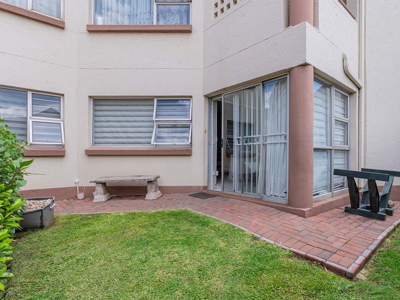 GROUND FLOOR APARTMENT. INVESTORS DREAM - Photo 4