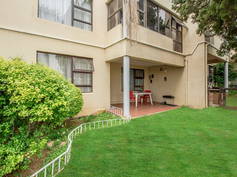 Spacious 2 bedroom, 1 bathroom home with private garden - Photo 7