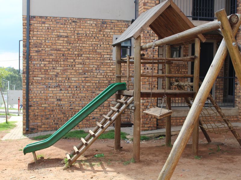 2 Bedroom, Ground floor unit In Marula Lofts complex - Photo 2