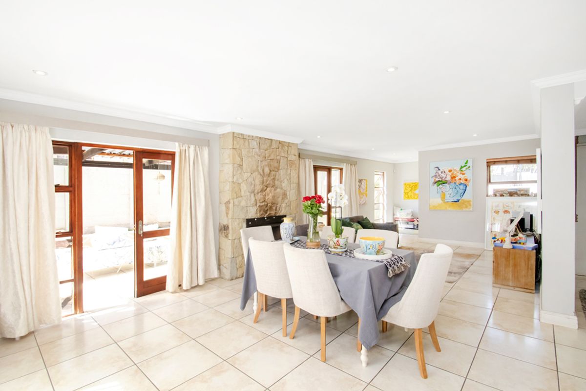 Family friendly 3 bedroom home in a secure estate in Craigavon - Photo 4