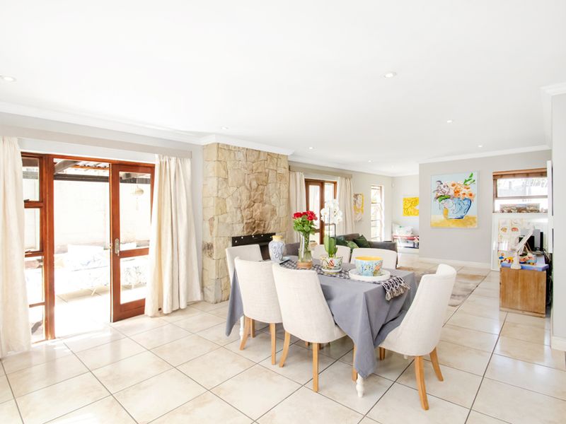 Family friendly 3 bedroom home in a secure estate in Craigavon - Photo 4