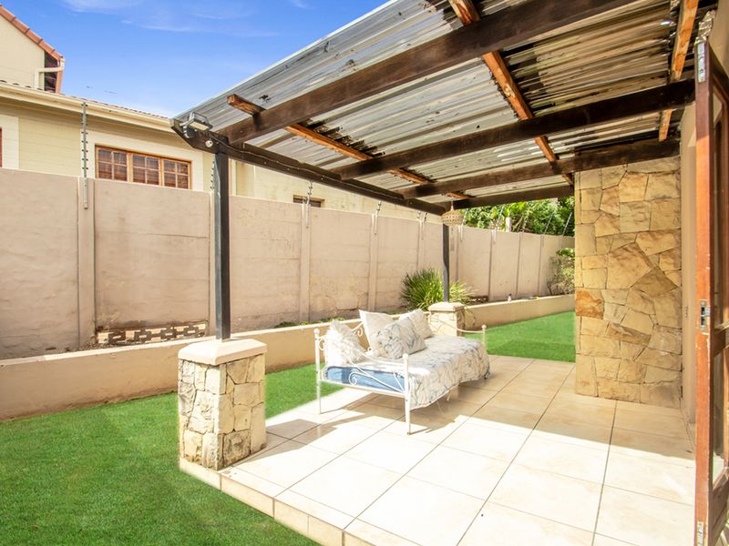 Family friendly 3 bedroom home in a secure estate in Craigavon - Photo 10