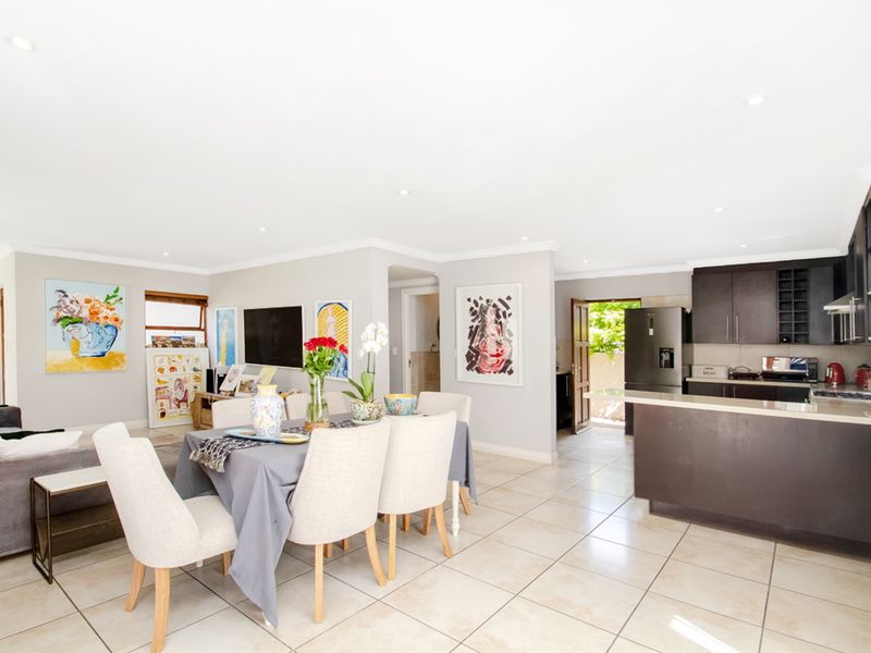 Family friendly 3 bedroom home in a secure estate in Craigavon - Photo 6