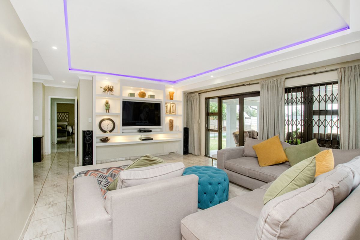 6 Bedrooms 3 Bathroom Freestanding Home for sale in Noordwyk Midrand - Photo 5