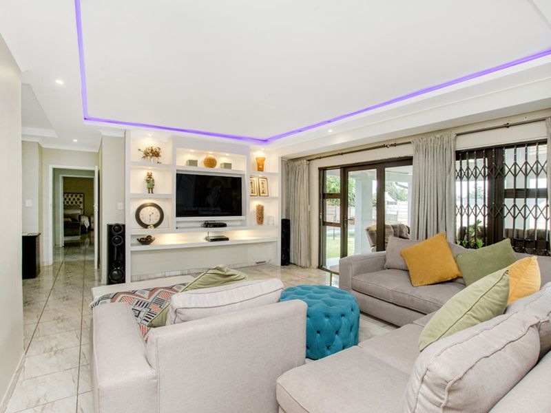 6 Bedrooms 3 Bathroom Freestanding Home for sale in Noordwyk Midrand - Photo 5
