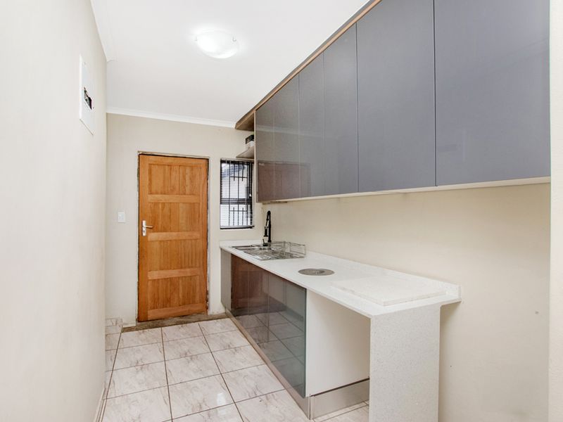 6 Bedrooms 3 Bathroom Freestanding Home for sale in Noordwyk Midrand - Photo 4
