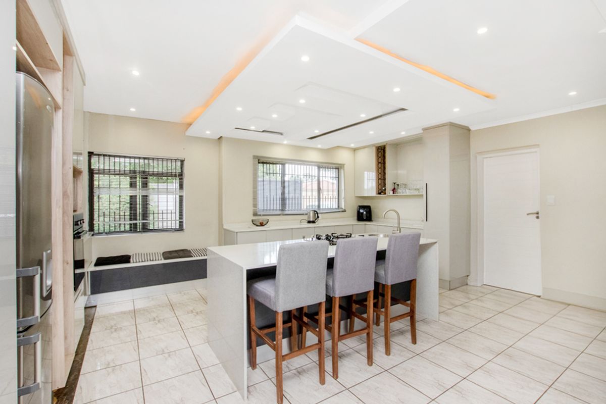6 Bedrooms 3 Bathroom Freestanding Home for sale in Noordwyk Midrand - Photo 3