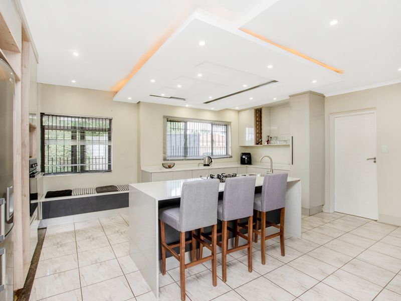 6 Bedrooms 3 Bathroom Freestanding Home for sale in Noordwyk Midrand - Photo 3