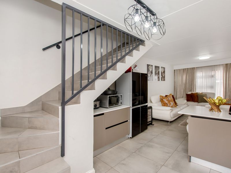 Bringing you this neat lock up and go! move in ready, stunning duplex! - Photo 9