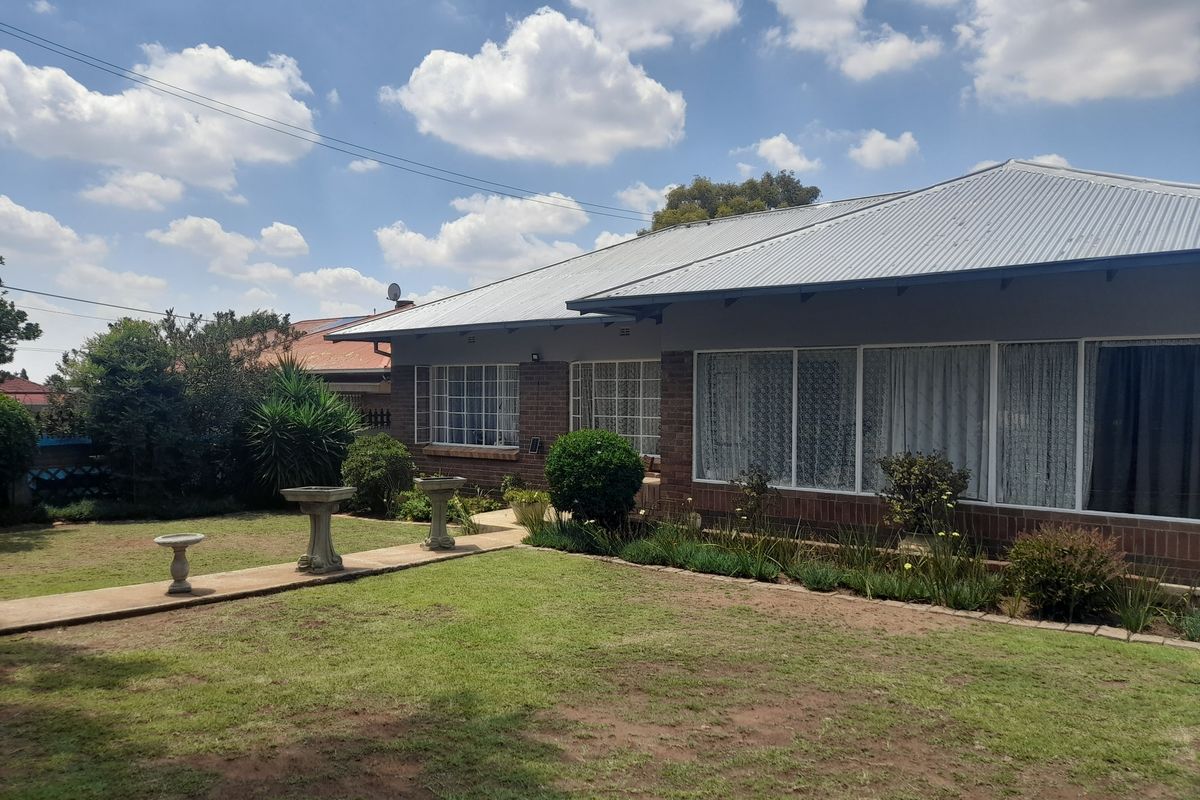 3 Bedroom House for sale in Primrose - Photo 2