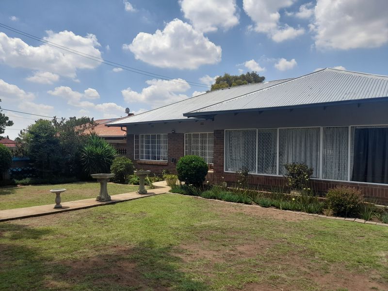 3 Bedroom House for sale in Primrose - Photo 2