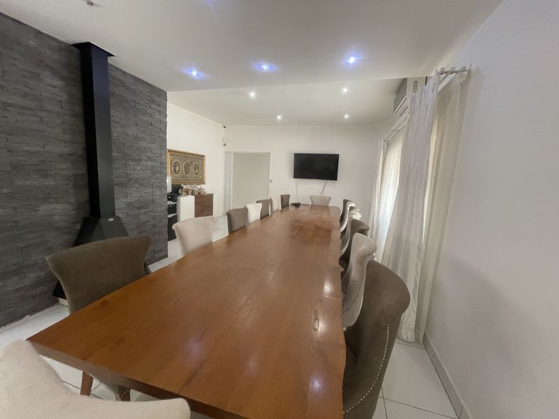 Expansive 8-Bedroom Family Home with Granny Flat and Study - Photo 3