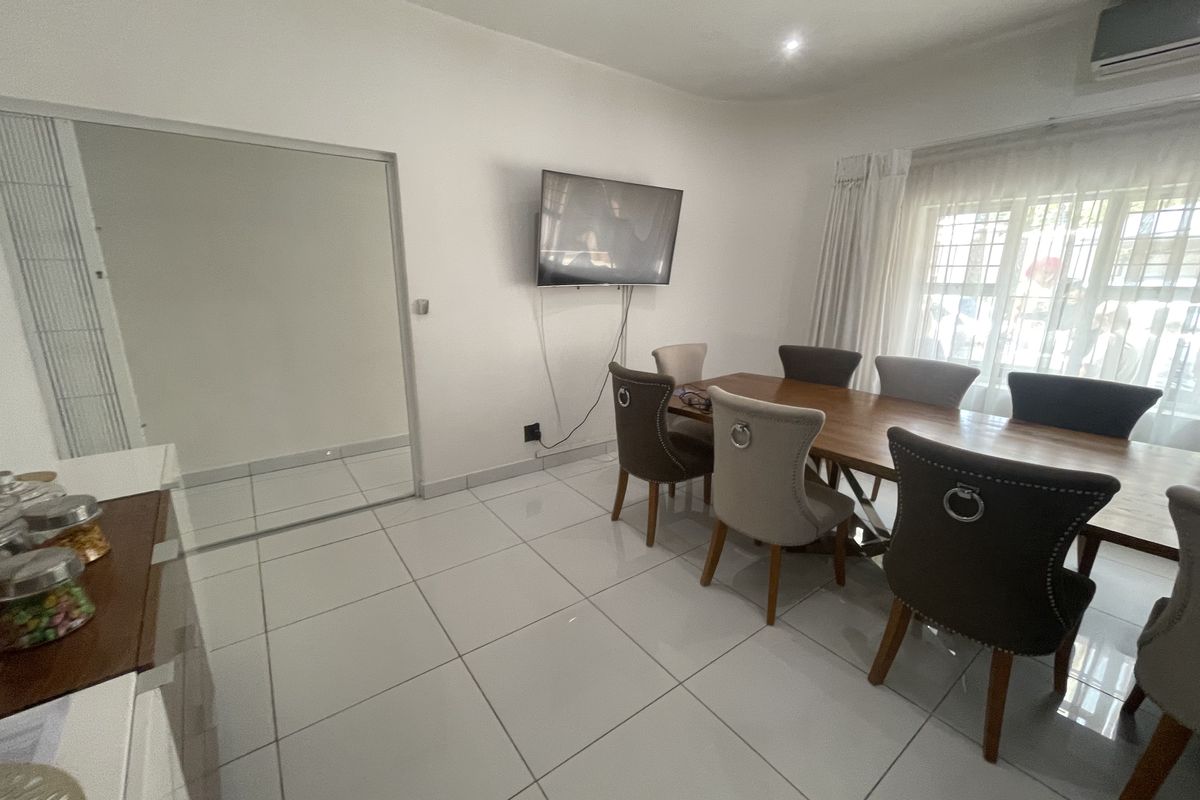 Expansive 8-Bedroom Family Home with Granny Flat and Study - Photo 4