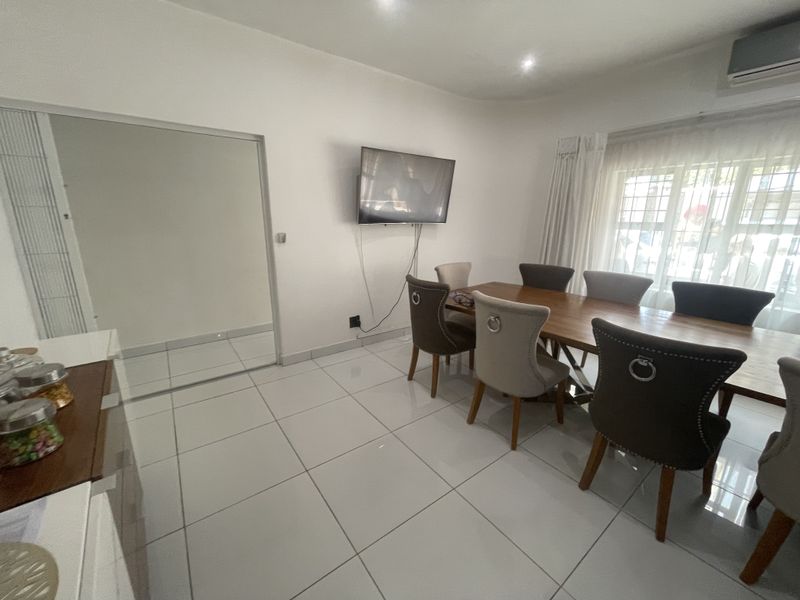 Expansive 8-Bedroom Family Home with Granny Flat and Study - Photo 4