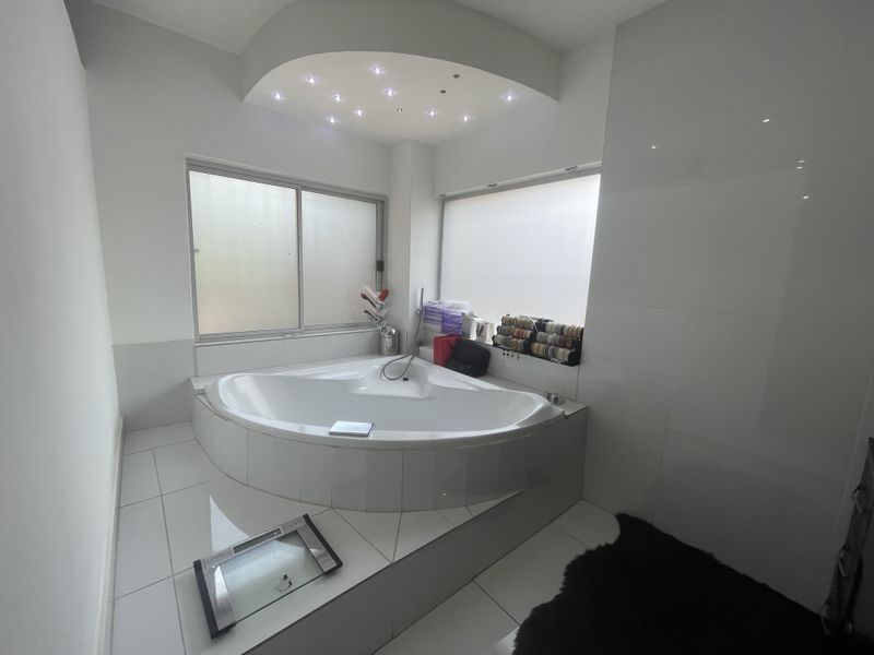 Expansive 8-Bedroom Family Home with Granny Flat and Study - Photo 8