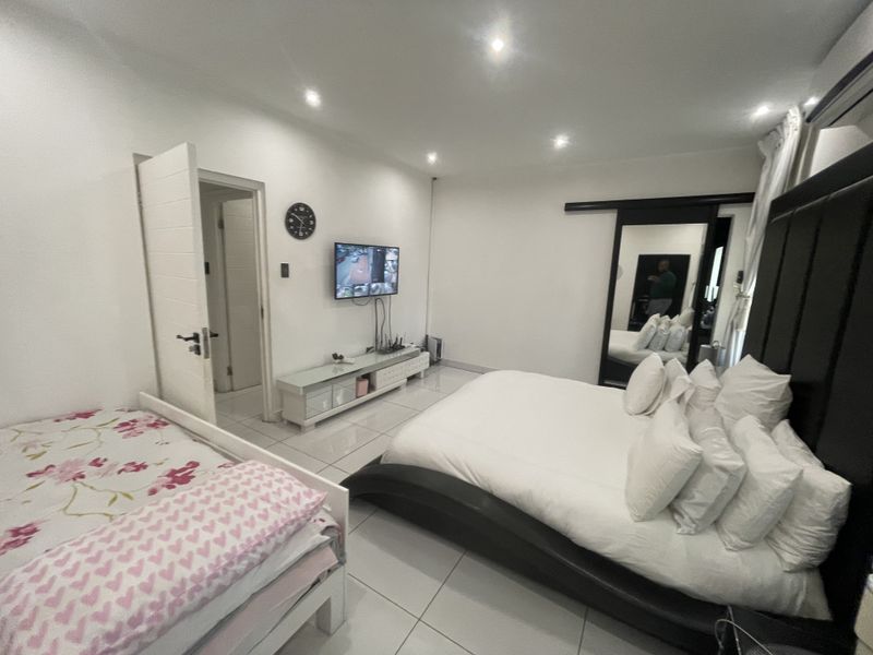 Expansive 8-Bedroom Family Home with Granny Flat and Study - Photo 6