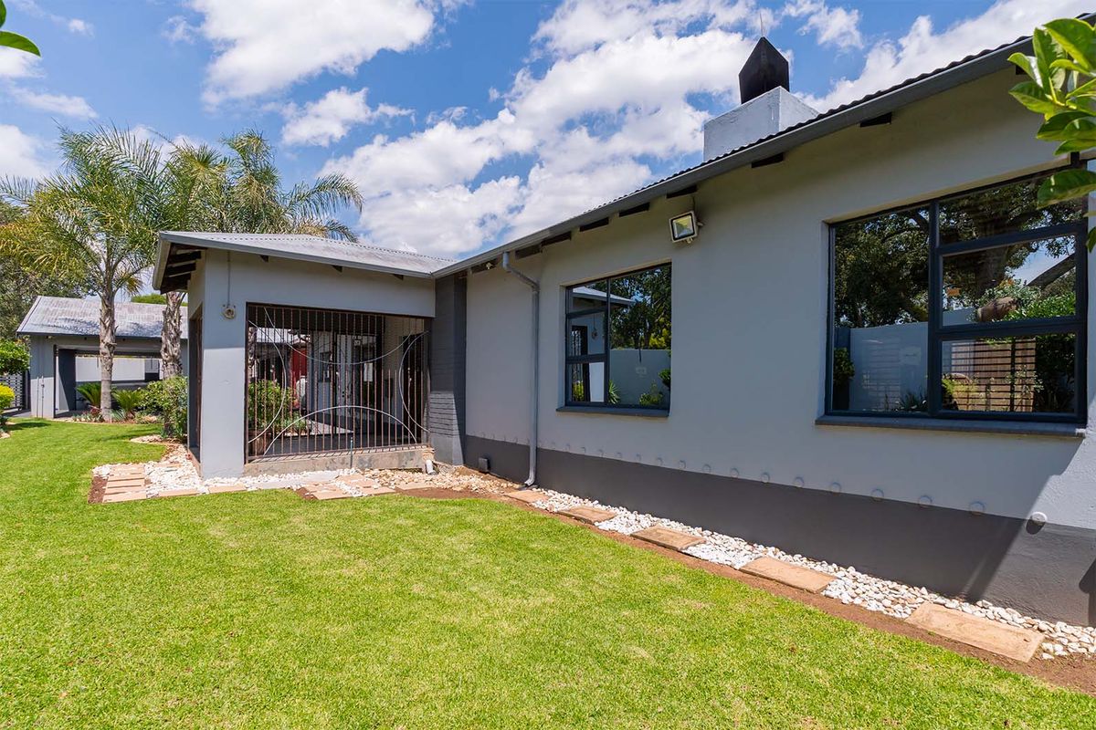 Modern Elegance + Smart Living at this Renovated 3 Bedroom 2 Bathroom Home - Photo 2