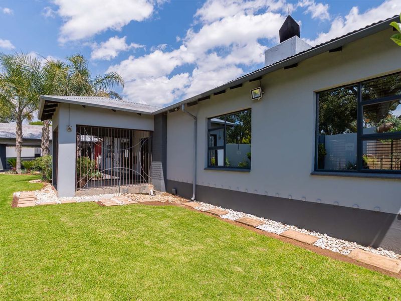 Modern Elegance + Smart Living at this Renovated 3 Bedroom 2 Bathroom Home - Photo 2