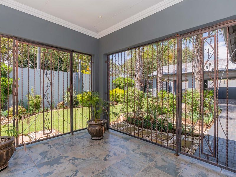 Modern Elegance + Smart Living at this Renovated 3 Bedroom 2 Bathroom Home - Photo 9