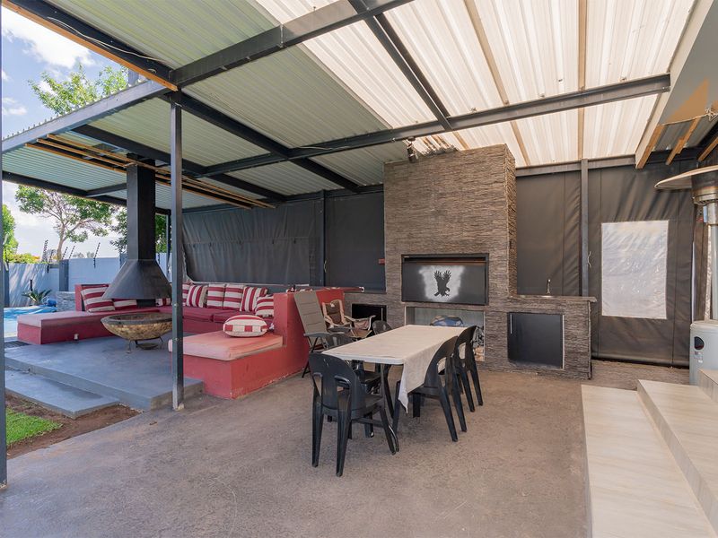 Modern Elegance + Smart Living at this Renovated 3 Bedroom 2 Bathroom Home - Photo 8