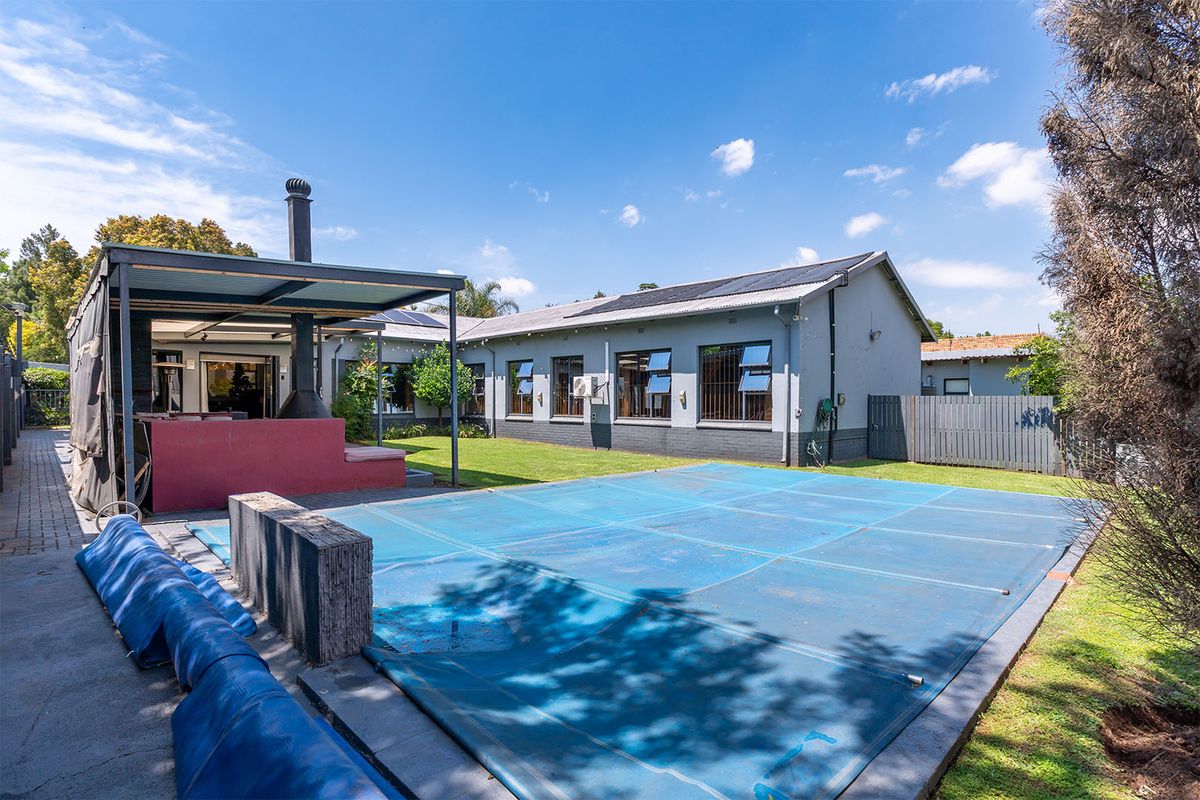 Modern Elegance + Smart Living at this Renovated 3 Bedroom 2 Bathroom Home - Photo 4