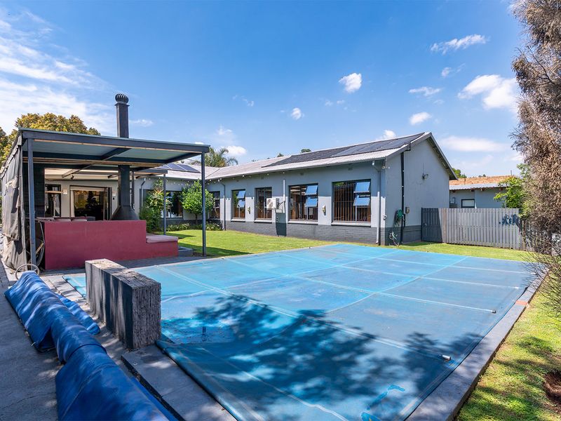 Modern Elegance + Smart Living at this Renovated 3 Bedroom 2 Bathroom Home - Photo 4