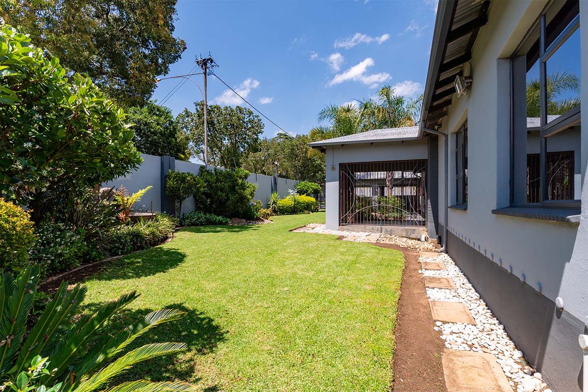 Modern Elegance + Smart Living at this Renovated 3 Bedroom 2 Bathroom Home - Photo 3