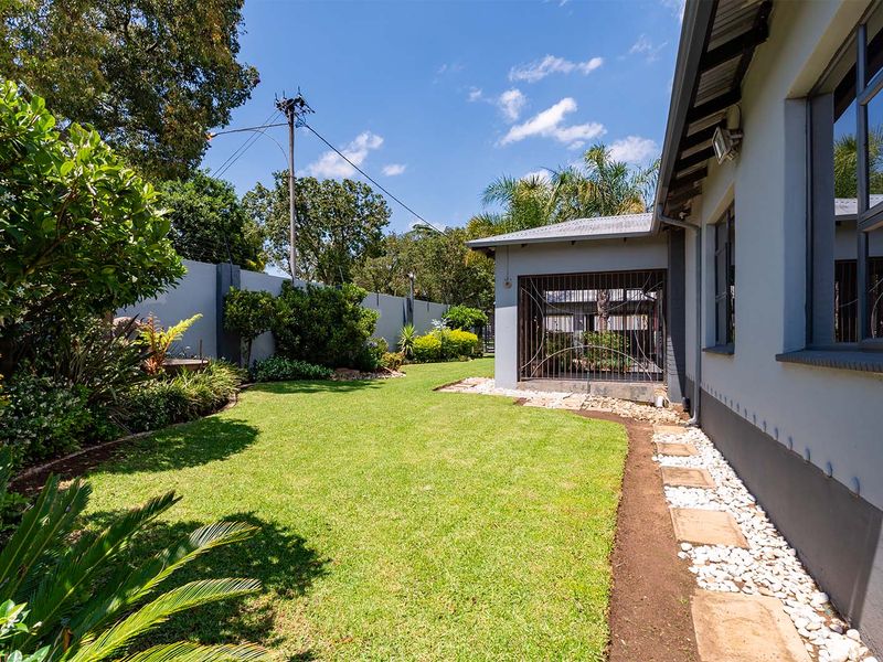 Modern Elegance + Smart Living at this Renovated 3 Bedroom 2 Bathroom Home - Photo 3