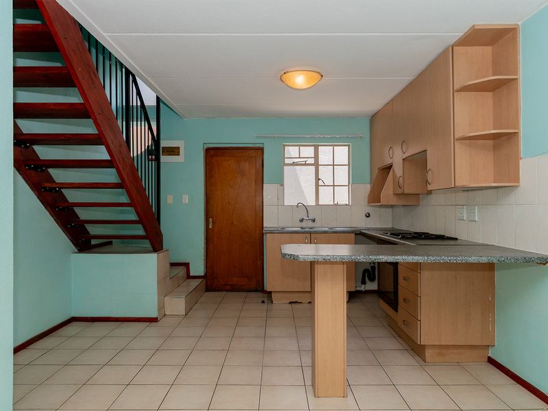 Located in the desirable area of Edleen, Kempton Park, this unit is situated on Modderfontein Road, - Photo 10