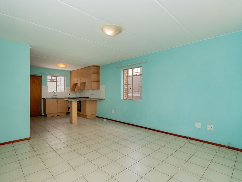 Located in the desirable area of Edleen, Kempton Park, this unit is situated on Modderfontein Road, - Photo 8