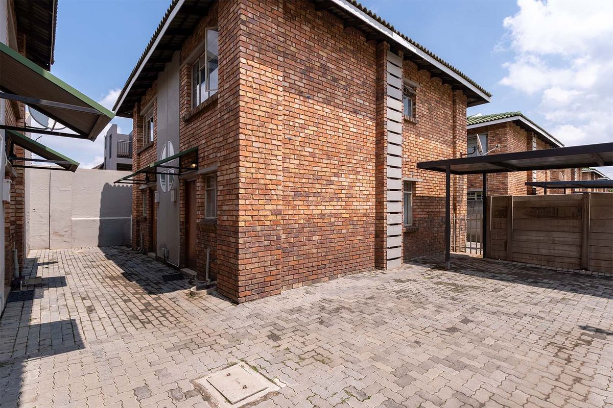 Located in the desirable area of Edleen, Kempton Park, this unit is situated on Modderfontein Road, - Photo 4