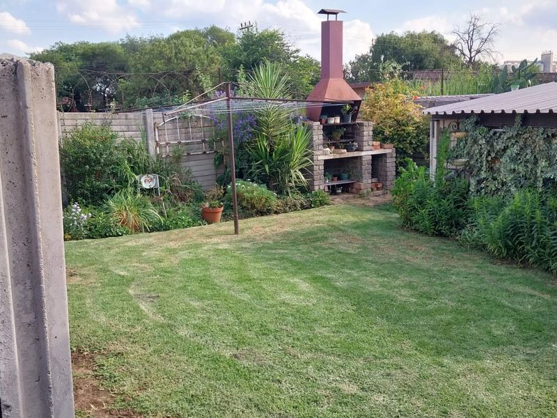 High-Yield Investment Opportunity in Delmas! 4 Bed Main + 2 Bed cottage + 1 bed cottage - Photo 3