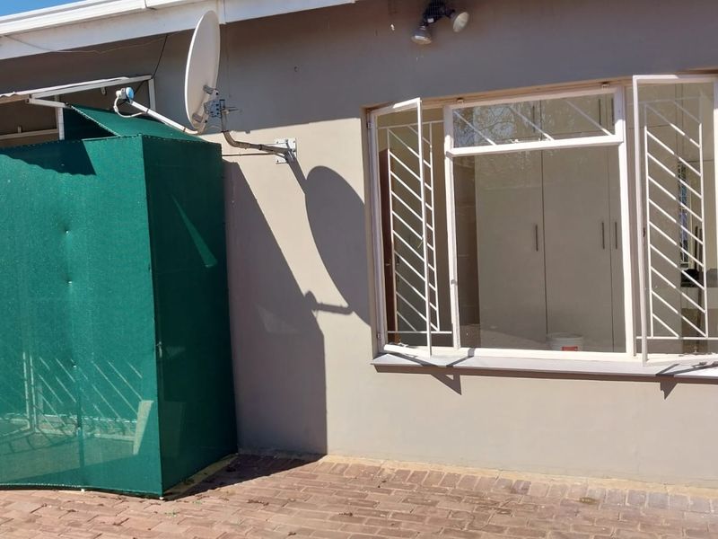 High-Yield Investment Opportunity in Delmas! 4 Bed Main + 2 Bed cottage + 1 bed cottage - Photo 9