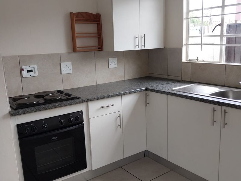 High-Yield Investment Opportunity in Delmas! 4 Bed Main + 2 Bed cottage + 1 bed cottage - Photo 8