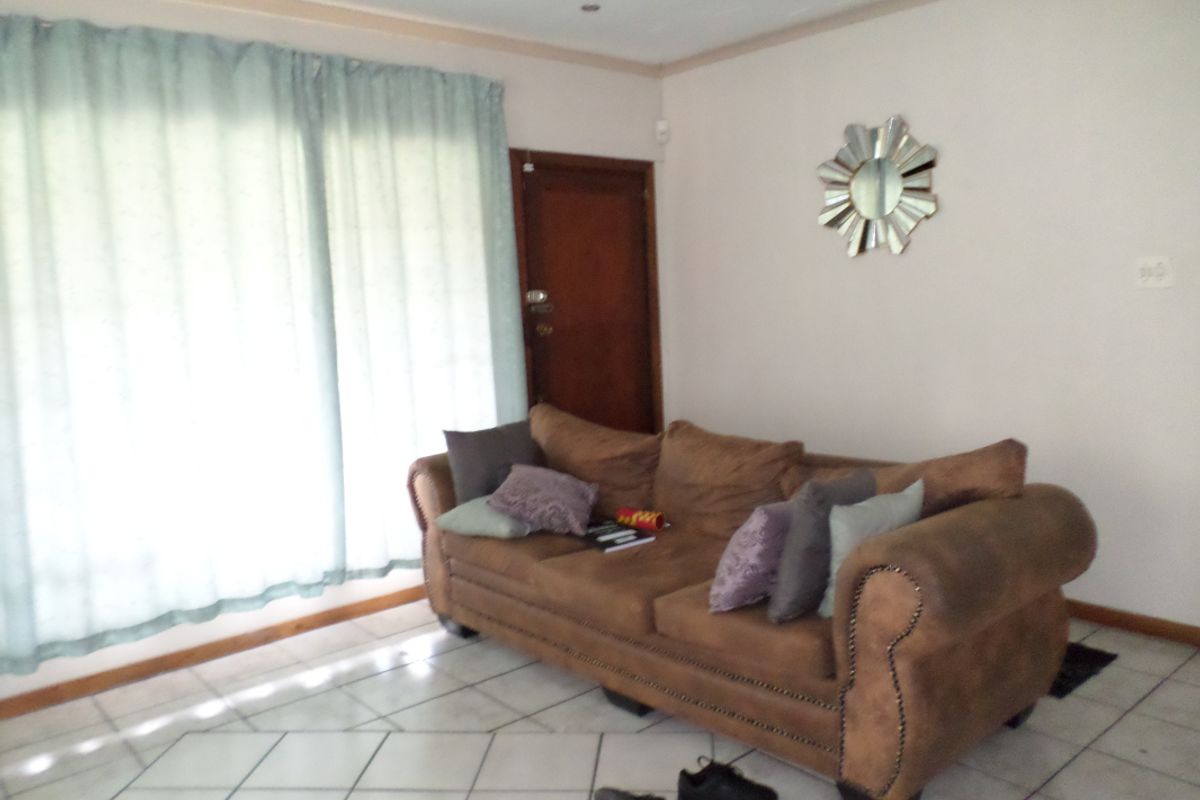 home with in the boomed off area 3 bed 3 bath ( 2Mes) - Photo 4