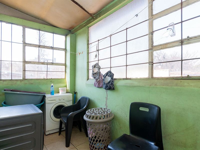 Investor's Dream Property!!! - Photo 10