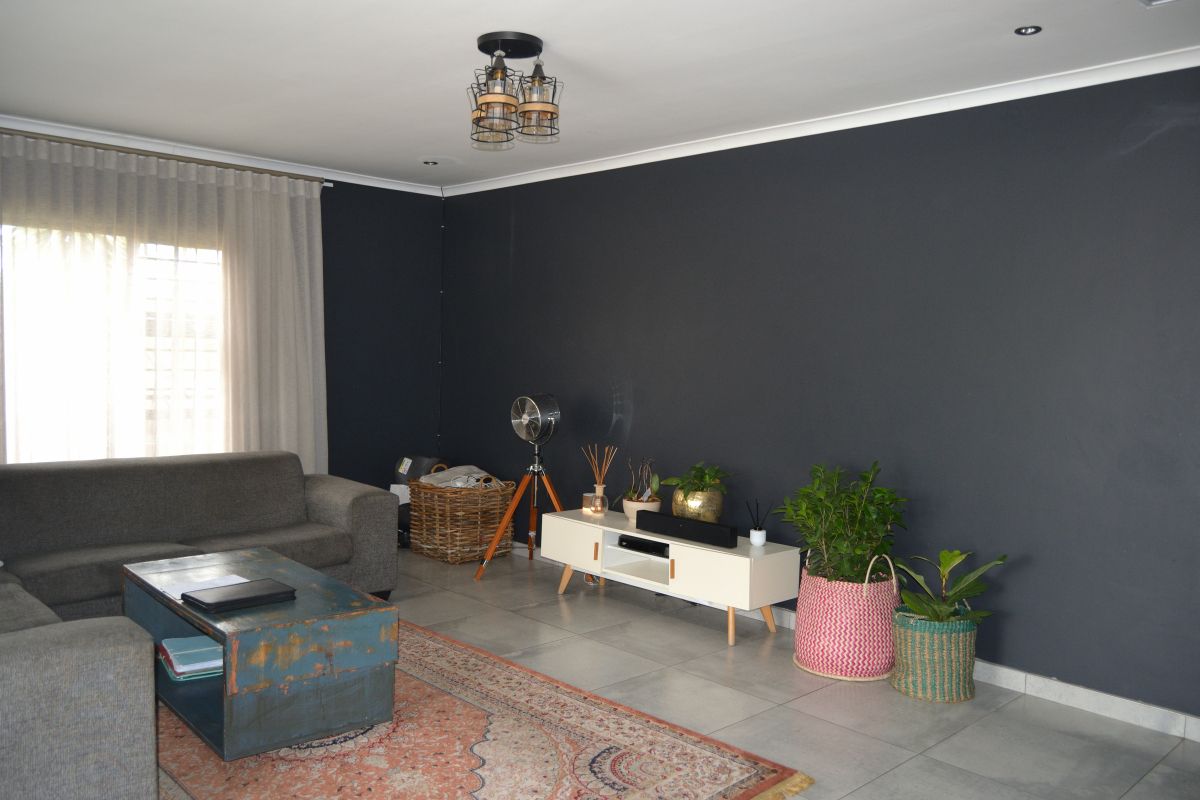 Stunning Modern 3-Bedroom Home for Sale - Photo 4