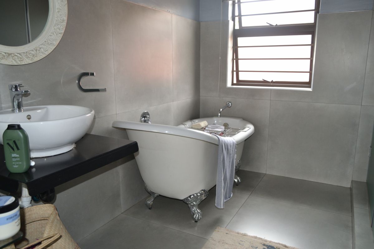 Stunning Modern 3-Bedroom Home for Sale - Photo 5
