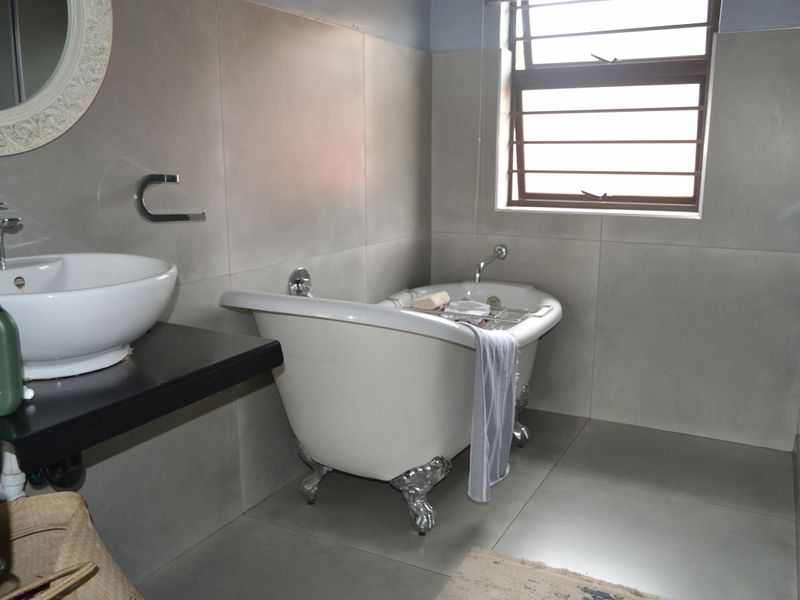 Stunning Modern 3-Bedroom Home for Sale - Photo 5