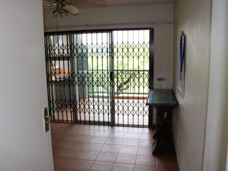 Stunning 2 bedroom apartment right on the dam - Photo 8