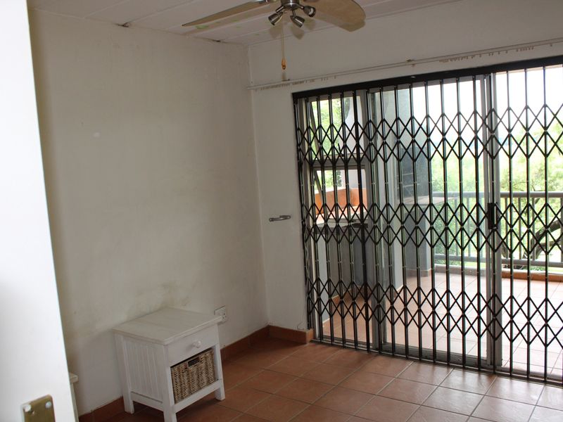 Stunning 2 bedroom apartment right on the dam - Photo 9