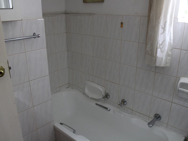 Stunning 2 bedroom apartment right on the dam - Photo 7