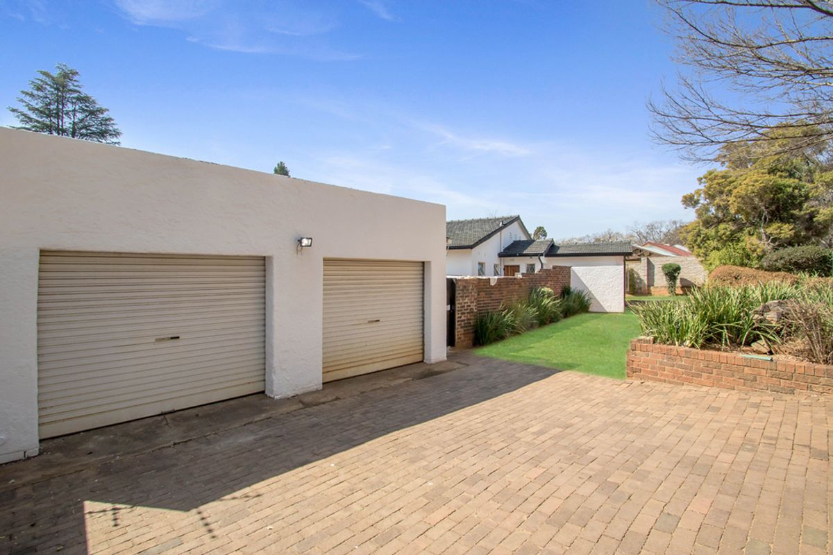 Spacious and Versatile Family Home to Rent - Photo 3