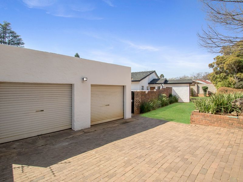 Spacious and Versatile Family Home to Rent - Photo 3