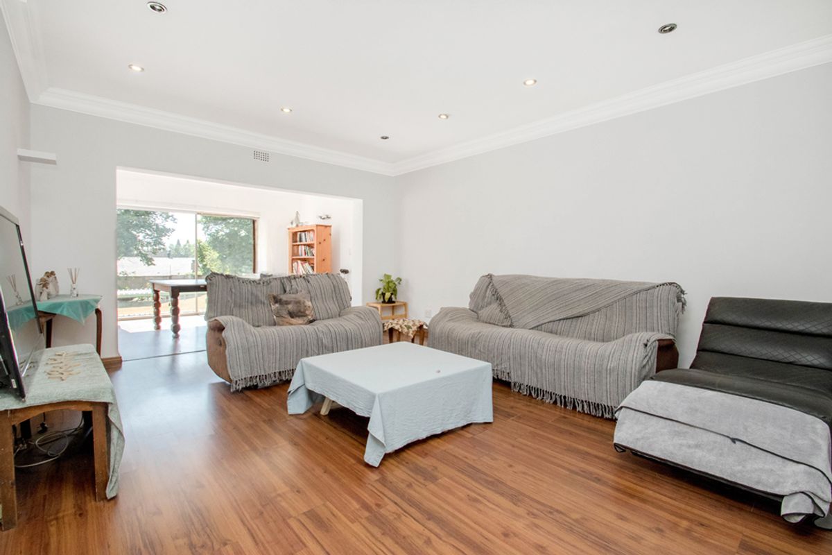 Spacious and Versatile Family Home to Rent - Photo 5