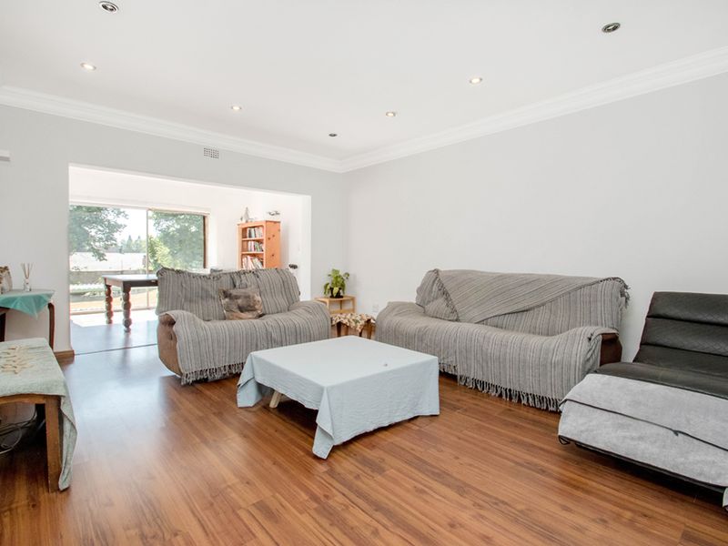 Spacious and Versatile Family Home to Rent - Photo 5