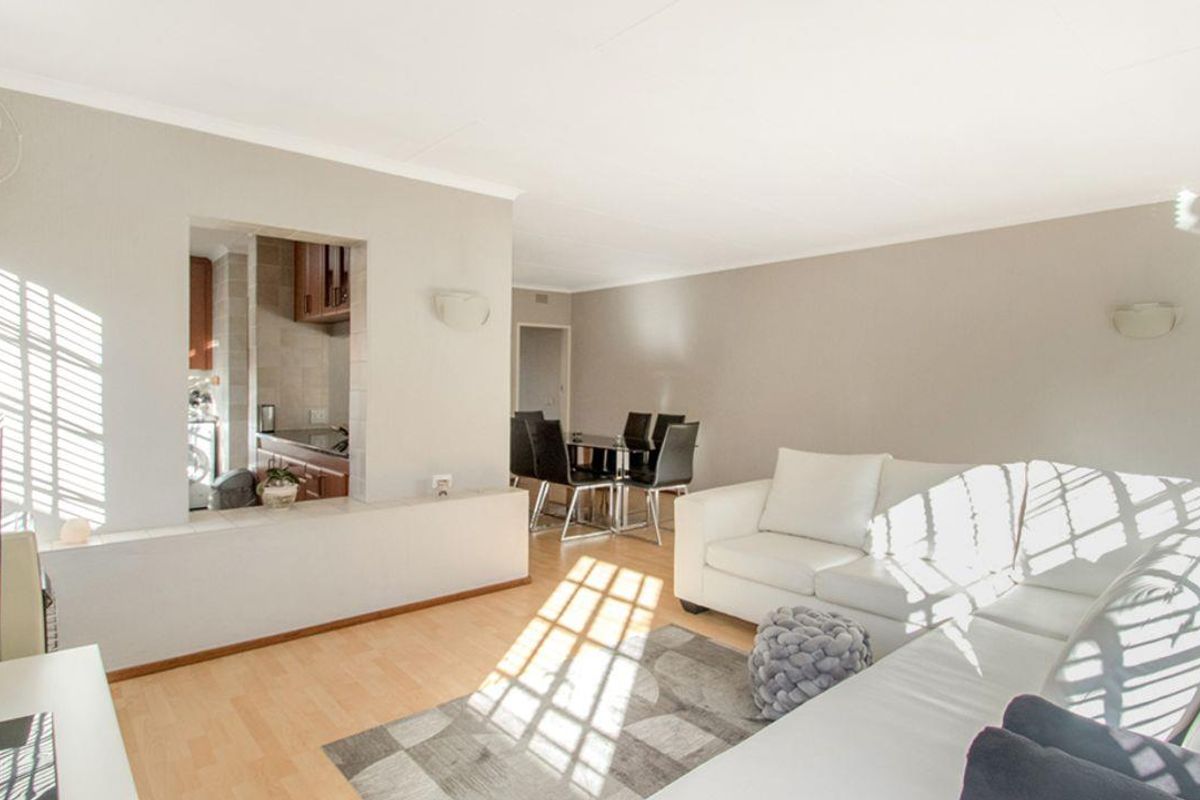 Modern Top-Floor Apartment for Sale in Hazelmere | Lock-Up-and-Go Living - Photo 5