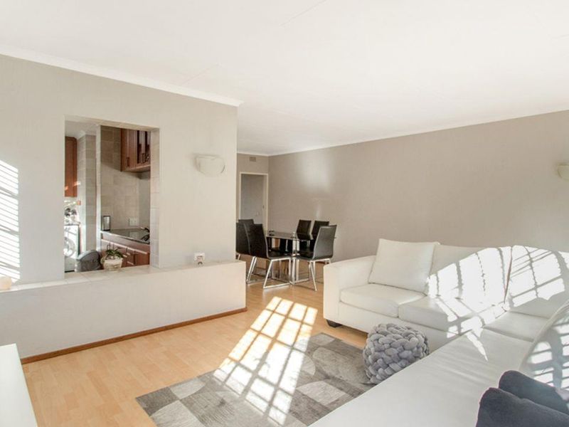 Modern Top-Floor Apartment for Sale in Hazelmere | Lock-Up-and-Go Living - Photo 5