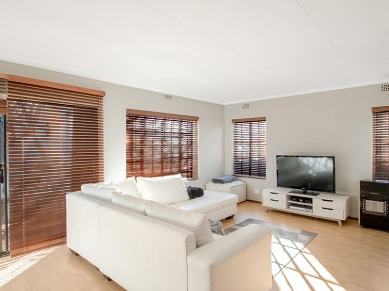 Modern Top-Floor Apartment for Sale in Hazelmere | Lock-Up-and-Go Living - Photo 6