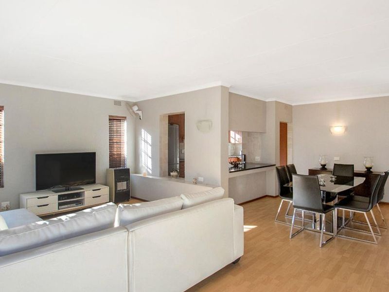 Modern Top-Floor Apartment for Sale in Hazelmere | Lock-Up-and-Go Living - Photo 2